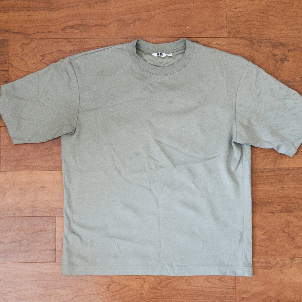 Uniqlo T-Shirt Airism Color Light Green Size M